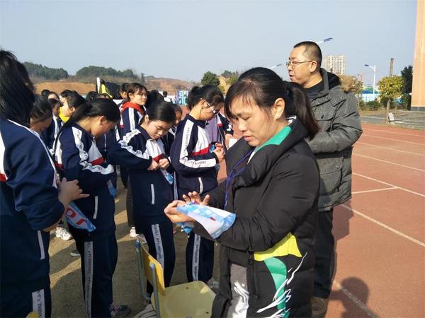 湖南梓山湖学仿真体育中考 让学子赢在起跑线
