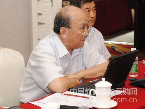 图为国务院发展研究中心局长邓寿鹏