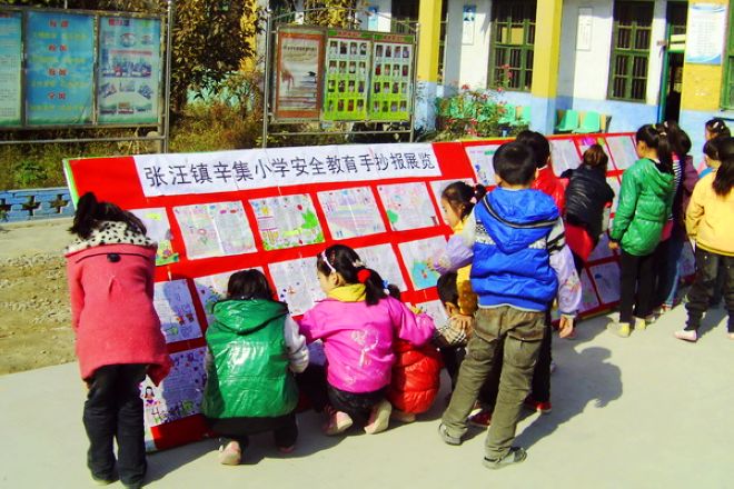 张汪镇:筑牢冬季校园安全“防火墙”