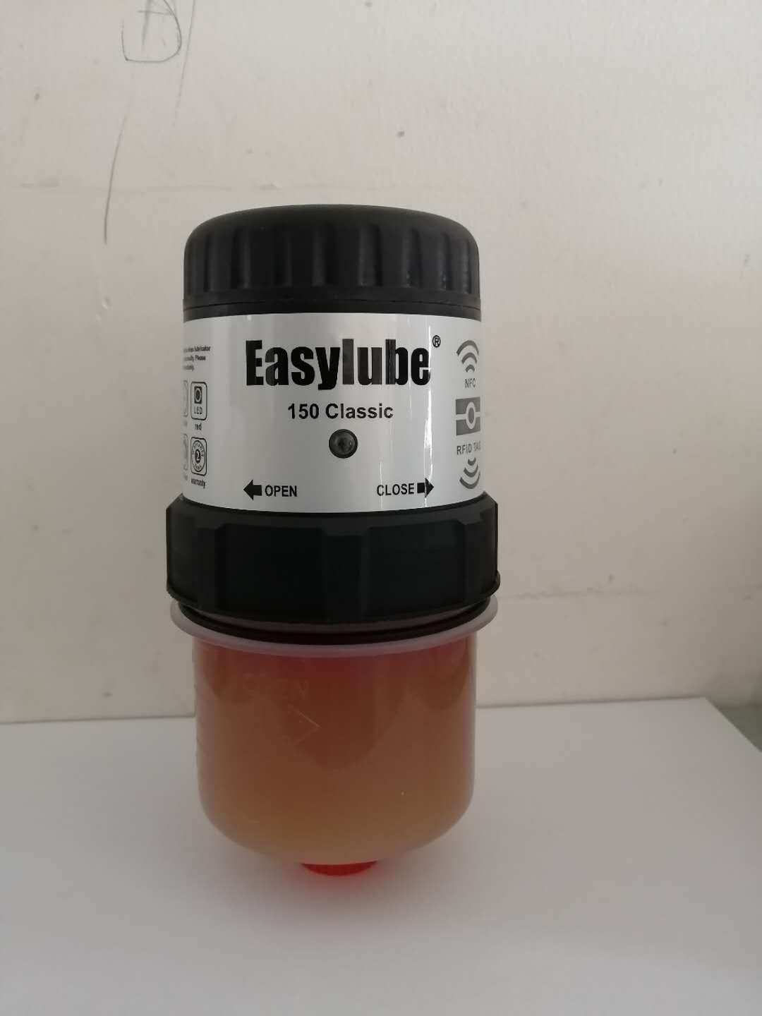 产品特性：自动 高压 品牌：Easylube| 型号： FXLUBE-150 用途：加注轴承润滑脂 压力：2Mpa 材质：工程塑料 泵轴位置：边立式 叶轮吸入方式：单吸式 驱动方式：电动 性能：变频、 耐腐蚀、 耐磨、 卫生、 无泄露、 自动、 高压