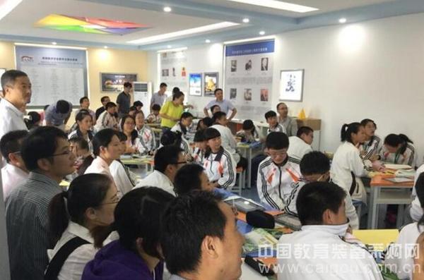 數學課程基地建設與使用交流會召開