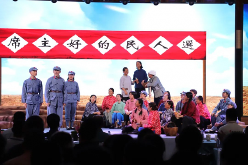 原創紅色大型舞臺劇《夢回延安》亮相太陽谷華夏學校教育展