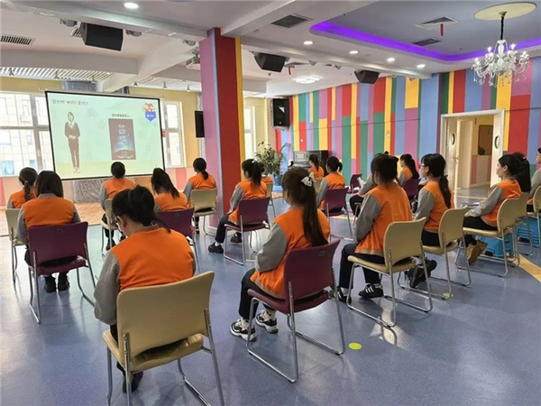 依法守护，安全童行！红黄蓝开展全国安全教育周主题活动