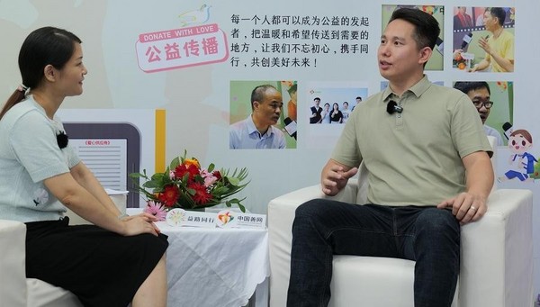 智荟康午休课桌椅成为第十届中国慈善展览会公益亮点产品