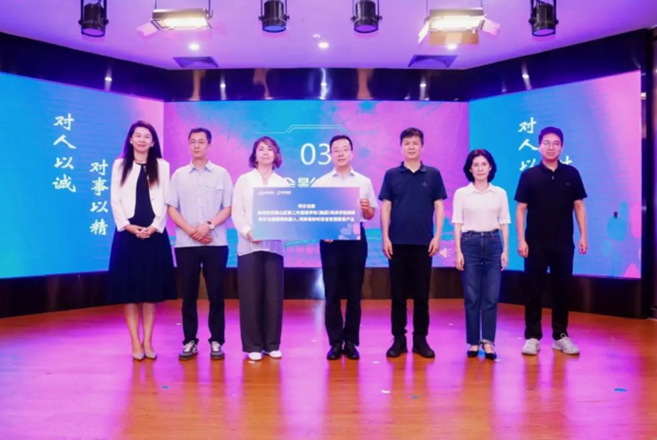 注入科技動能，打開智慧之窗——“阿爾法蛋AI公益”情暖深圳同澤學校