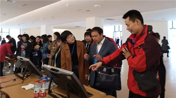 中教啟星VR教學系統亮相歷史學術年會 老師們被集體圈粉