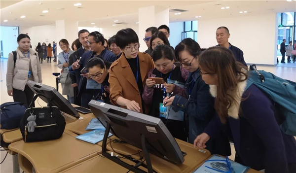 中教啟星VR教學系統亮相歷史學術年會 老師們被集體圈粉