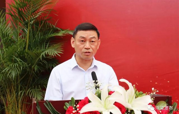 景德鎮學院領導參加浮梁縣第四小學、景德鎮學院附屬小學交鑰匙暨揭牌儀式