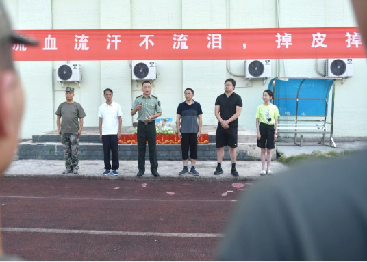 表關懷，勵前行——樂山師范學院親切慰問暑期集訓教官