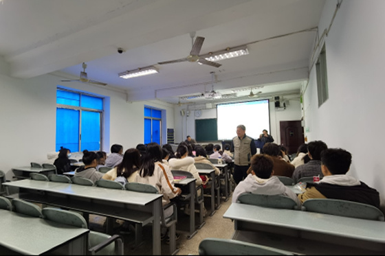 宜宾学院领导深入教学一线检查指导工作