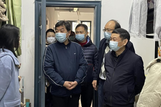 景德鎮學院校長陳運平走訪藝術學院學生宿舍