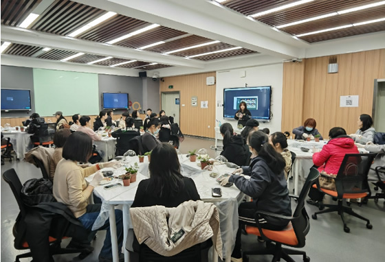 東北大學工會舉辦“指尖造景觀，雅致似春來”生態微景觀制作體驗活動