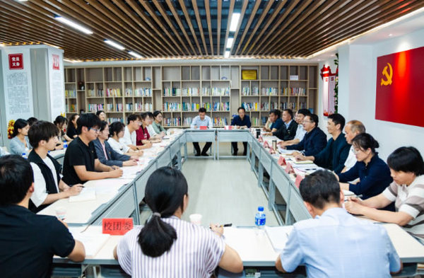 倾听学生心声 关心学生成长 办有温度的教育 云南民族大学召开“我与校领导面对面” 座谈会