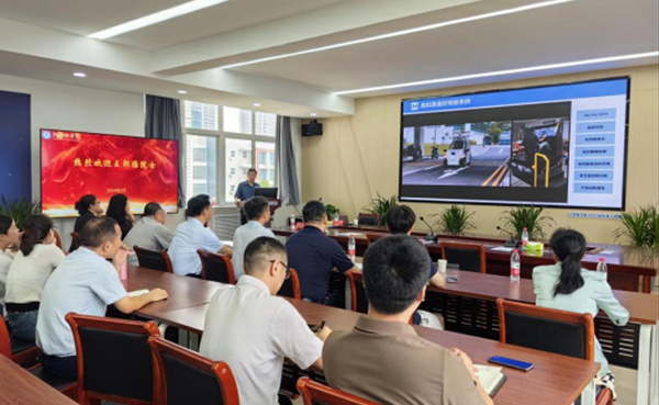 王鄲維教授應邀來河南工學院進行學術交流