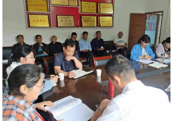 1721696374631749.jpg 湖北美術學院駐村工作隊員獲評湖北省“2023年度工作突出駐村工作隊員”
