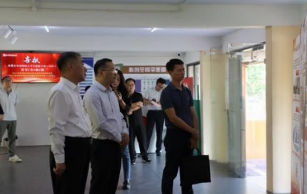 江西科技師范大學黨委書記裴鴻衛參加學校新時代文明實踐中心現場考察