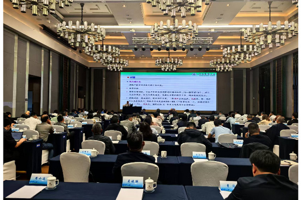 两场水稻集中育秧现场观摩培训在四川农业大学大邑基地举行
