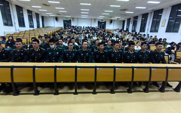 北京科技职业大学集成电路学院（人工智能学院）举行学生军训总结暨表彰大会