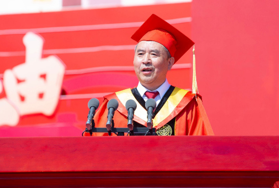 大连理工大学2025年毕业典礼及学位授予仪式举行