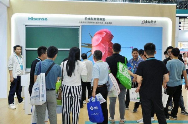 海信商用顯示亮相第六屆河南省教育裝備博覽會，場景化方案助力課堂“煥新”