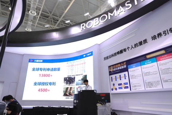 大疆教育于第79屆教育裝備展正式發布最新RoboMasterTT編隊飛行套裝：編隊靈感，一觸即發！