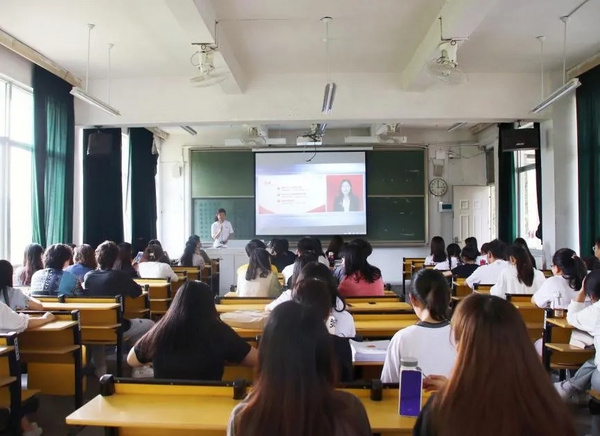 福建高校師生相聚云端 同上黨史思政大課