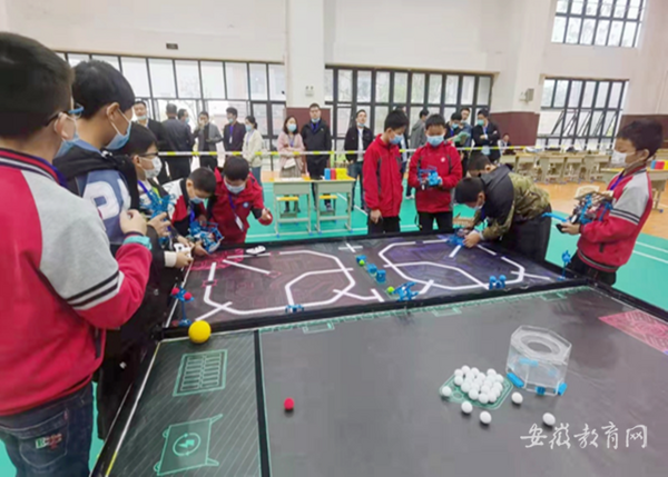怀宁县成功举办首届中小学机器人创客竞赛