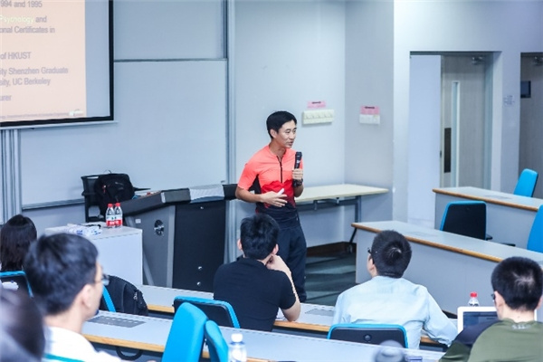 Emeritus携手香港科技大学推出《科技领导力》，塑造具有颠覆性领导力的企业家