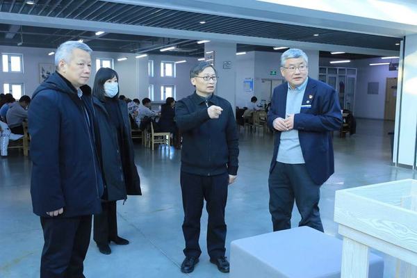哈爾濱工業大學校領導檢查開學準備工作