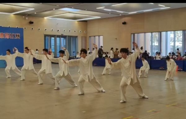 北京郵電大學傳統養生隊在“首都高等學校第二十四屆傳統養生比賽”中獲得男子甲組個人24式太極拳第四名