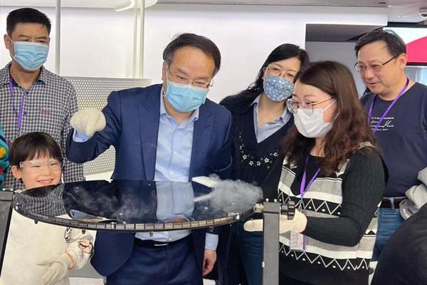 上海交大錢學森圖書館積極參加上海市民終身學習體驗基地嘉年華活動
