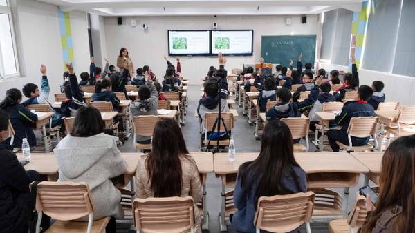 常熟市教育局教育裝備技術中心考察團一行赴蘇考察交流智慧教育建設!