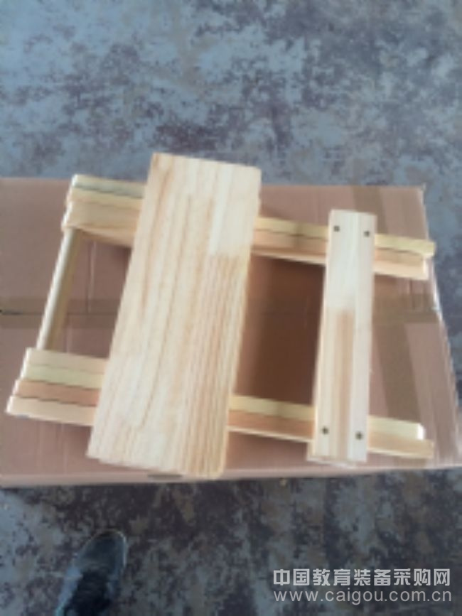 兴程美术用品/厂家直销美术类画架教育配送木质折叠写生凳 实木美术方凳静物台工作台