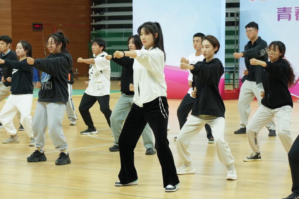 天津师范大学举办首届校园八段锦比赛